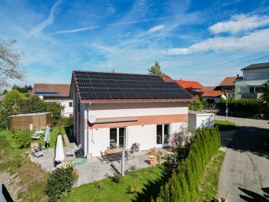 Hauptbild Familienglück mit Aussicht:Einfamilienhaus KfW 70 in ruhiger, sonniger Höhenlage von Simmerberg